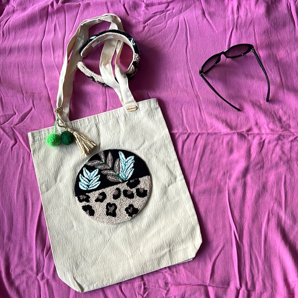 NWT - Nilly's Handmade Punch Safari Beach Tote and Head band
